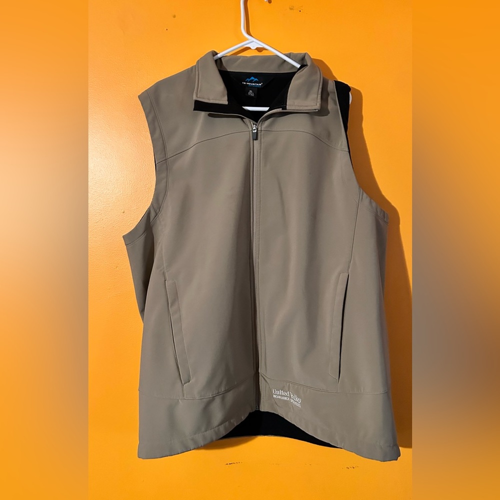 TRI- MOUNTAIN Performance Full Zip Vest Mens Light Brown Khaki XL Extra Large ￼